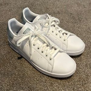 Women’s Adidas Stan Smith size 8.5 white/gray